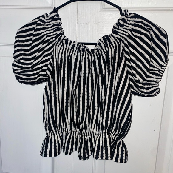 FREE WITH ORDER 🦓H&M Striped off the shoulder top - Picture 5 of 5